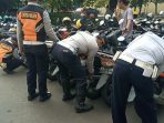 Dishub Satpel Kalideres Lakukan Giat Oprasi Tindakan OCP (Oprasi Cabut Pentil) Parkir Liar