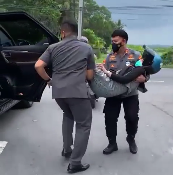 Aksi Heroik Kapolres Kulon Progo Menyelamatkan Seorang Calon Ibu 1 asAS