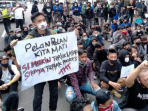 Demo Tolak PPKM di Bandung, Masyarakat: Pelan-Pelan Kami Mati!