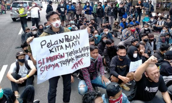 Demo Tolak PPKM di Bandung