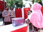Kapolri Sebar Ribuan Bansos untuk Warga Terdampak PPKM Darurat di Bandung