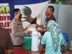 Kapolresta Tangerang Bagikan Bansos ke Pedagang dan Borong Dagangan