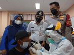 Hari Anak, Polres Jakbar Kolabirasi dengan KPAI dan UNIFAM Gelar Vaksinasi Massal Anak