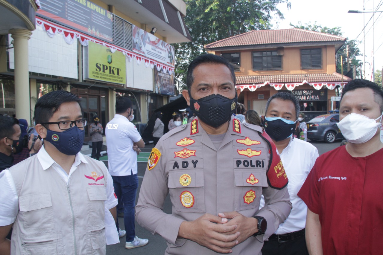 Soft Launching Vaksin Merdeka, Percepat Herd Immunity Polres Jakbar Terjunkan Relawan Vaksin 1 IMG 20210726 WA0005