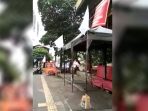 Bendera Putih Dipasang di Kawasan Pasar Tanah Abang, Petanda Pedagang Menyerah