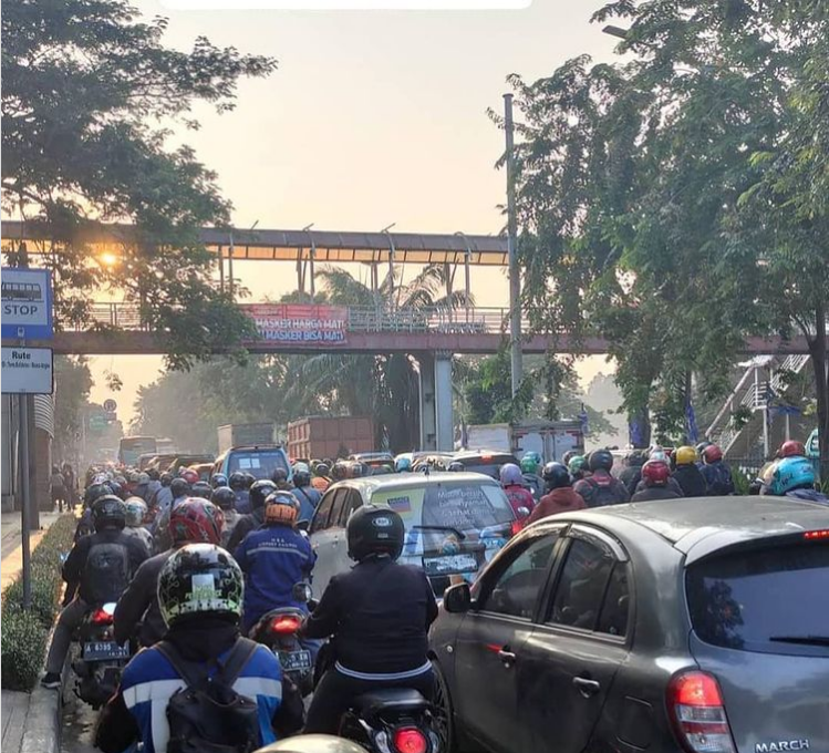 Screenshot 2021 07 05 at 08 28 11 JAKARTA NEWS on Instagram Situasi arus lalulintas di Jl Daan Mogot dari arah Tangerang M...