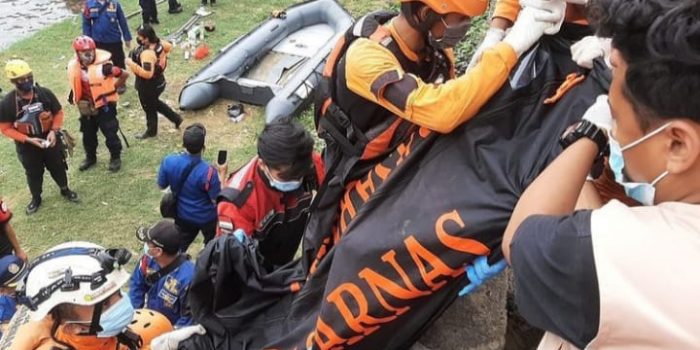 Tim SAR Temukan Korban Tenggelam di Kawasan Banjir Kanal Barat