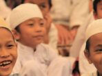 Lebaran Anak Yatim 10 Muharam dan Amalannya
