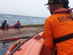 Kapal Nelayan Terbalik di Peraian Pulau Damar Kepulauan Seribu