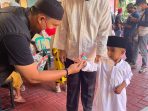 Hilangkan Rasa Takut Kepada Para Peserta Khitanan Massal,AKP Ferdo Alvianto Lakukan Hal Ini