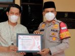 Polsek Kembangan Berikan Penghargaan Ke Sejumlah Relawan Vaksin