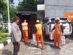 Kebakaran di Tambora Jakbar, Polsek Tambora Salurkan Bantuan 50 Nasi Box