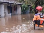 Warga Kecamatan Setu, Tangerang Selatan Mengungsi Akibat Banjir yang Merendam Wilayah Perumahan