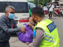 Hari ke-8 Operasi Zebra Maung 2021, Ditlantas Polda Banten Disiplinkan Prokes dan Bakti Sosial