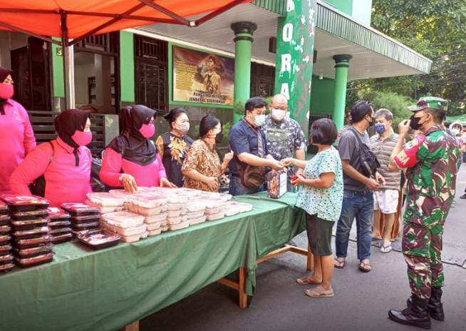 Jumat Berkah, Pengurus RW01 Taman Sari Bagikan 620 Nasi Kotak 1 IMG 20211217 WA0000