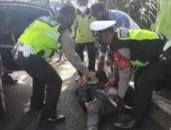 Anggota Satlantas Polres Jakbar Sigap  Membantu Masyarakat yang Mengalami Kecelakaan
