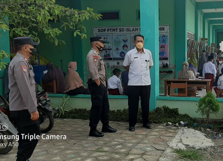 Polsek Kendal Laksanakan Pengamanan Giat Vaksin Anak di Dua Lokasi 1 IMG 20220105 WA0015