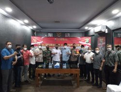 Pengenalan Kapolsek Kembangan Kompol Binsar H Sianturi ke Warga Kembangan