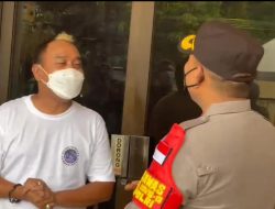 Pelawak Azis Gagap Sambangi Polsek Kembangan