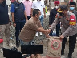 Jalin Kepedulian, Polsek Kembangan Salurkan Batuan Sembako ke Warga