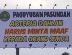 Billboard Seruan Kepada Arteria Dahlan Untuk Minta Maaf Terpampang di Kota Bandung