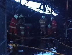 Bengkel Motor Listrik di Kembangan Terbakar, Rumah Sekitar Tak Tersambar Api