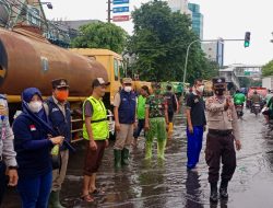 Jalan Panjang Green Garden Tergenang Akibat Hujan Deras, Camat Kebun Jeruk Turun Tangan