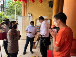 Jajaran Polsek Tanjung Duren Kunjungi Vihara, Pastikan Perayaan Imlek Berjalan Lancar dan Taat Prokes