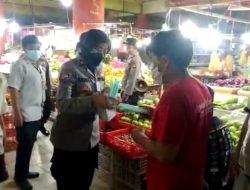 Polres Jakarta Barat Bagikan 500 Masker di Pasar Jaya Tomang Barat