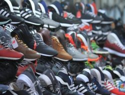 Diduga Palsukan Merk Branded, Pabrik Sepatu di Balaraja Digerebek Polisi