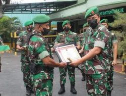 Danrem 052/WKR Berikan Penghargaan Kepada Pelda Jaelani