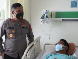 Kapolde Metro Jaya Beri Semangat AKBP Ferikson Tampubolon yang Dirawat Usai Dianiaya Mahasiswa