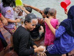 Tradisi Masuki Ramadhan, Warga Babakan Lakukan Keramas di Sungai Cisadane