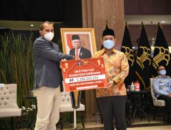 Kemenkumham Serahkan Zakat Rp 1.1 Miliar kepada BAZNAS