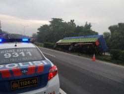 Laka Lantas Tunggal Truk di Tol Tangerang-Merak, Polisi Sebut Sopir Mengantuk
