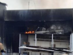 Sebuah Ruko di Kawasan Mall Daan Mogot Jakarta Barat Dilahap Api