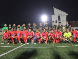 Pertandingan Persahabatan Tim Polres Jakbar Melawan Persija Glory 2001 Berlangsung Meriah