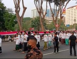 HUT RI ke-77 Dimeriahkan Pembentangan Bendera Merah Putih Sepanjang 1.700 Meter