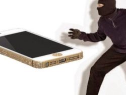 Detik Detik Seorang Lelaki Menjambret Handphone di Warkop Jakarta Selatan
