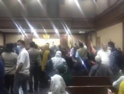 Vonis Edy Mulyadi Lebih Ringan dari Tuntutan, Massa Adat Dayak Tak Terima!