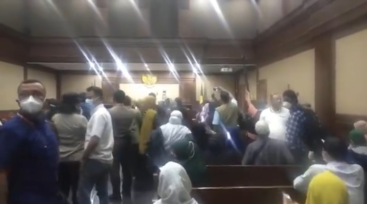 Vonis Edy Mulyadi Lebih Ringan dari Tuntutan, Massa Adat Dayak Tak Terima! 1 IMG 20220912 WA0058