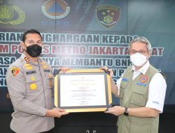 Ungkap Kasus Investasi Alkes Senilai 65 Milyar, Polres Jakarta Barat Diberi Penghargaan dari BNPB