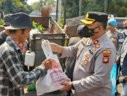 Ratusan Sembako Disalurkan Polsek Kembangan Kepada Warganya