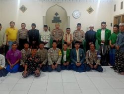 Kapolsek Kalideres Lakukan Giat Sholat Subuh Berjamaah Bersama Warga di Kampung Gaga