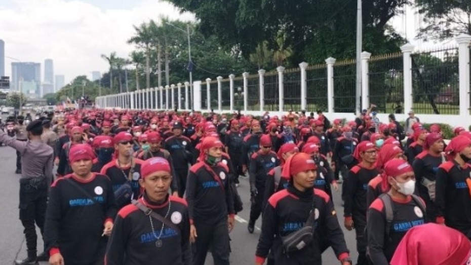 Tolak Kenaikan Harga BBM, Massa Buruh Geruduk Gedung DPR 1 IMG 20220906 150201
