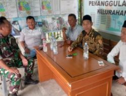 Babinsa Srengseng Berdialog dengan Warga, Bahas Perselisihan Warga Beberapa Waktu Lalu