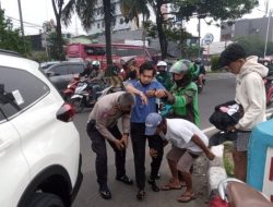 Alami Kecelakaan Tunggal, Personel Satlantas Polres Jakbar Berikan Pertolongan Pertama