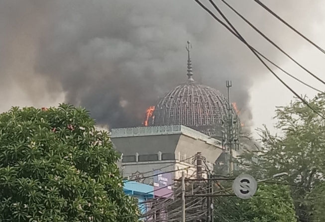 Kubah Masjid Islamic Center di Jakarta Utara Terbakar, 10 Unit Damkar Dikerahkan 1 Screenshot 20221019 164952 WhatsAppBusiness