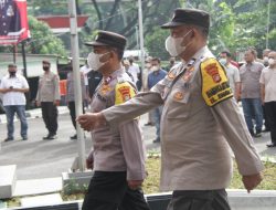 Dinilai Responsif dan Cepat Tanggap, Kapolres Jakbar Beri Penghargan kepada Dua Bhabinkamtibmas