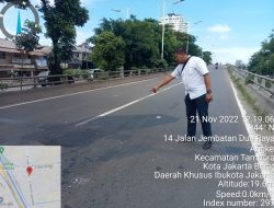 Respon Laporan Warga Soal Jalanan Berlubang, Kapolsek Tambora Perintahkan Anggota Cek Lokasi